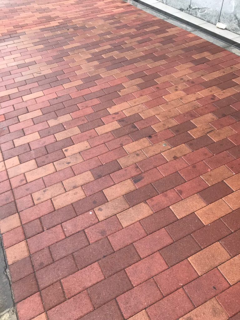 歩道の汚れ清掃